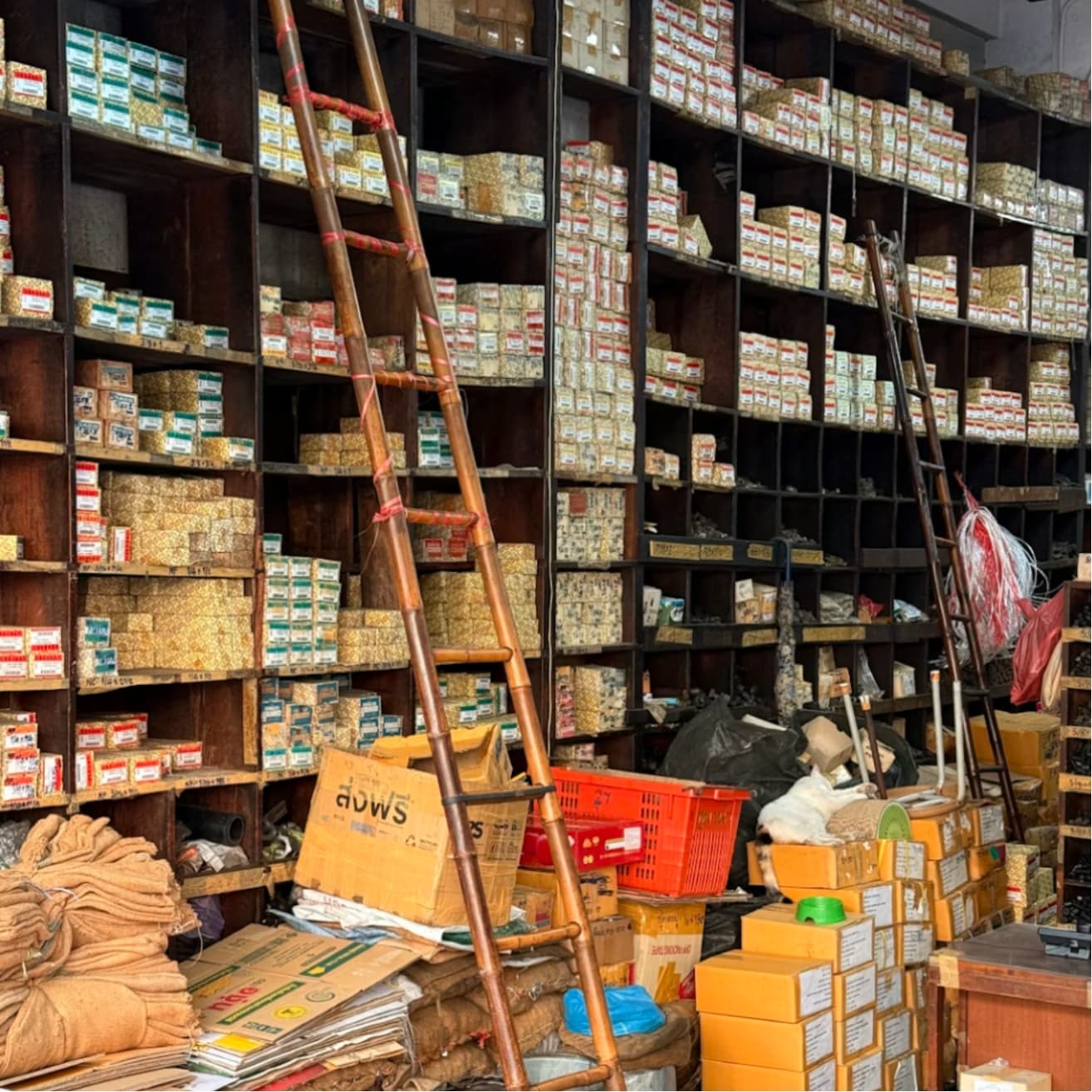 Magazyny przy sklepach i sieciach detalicznych